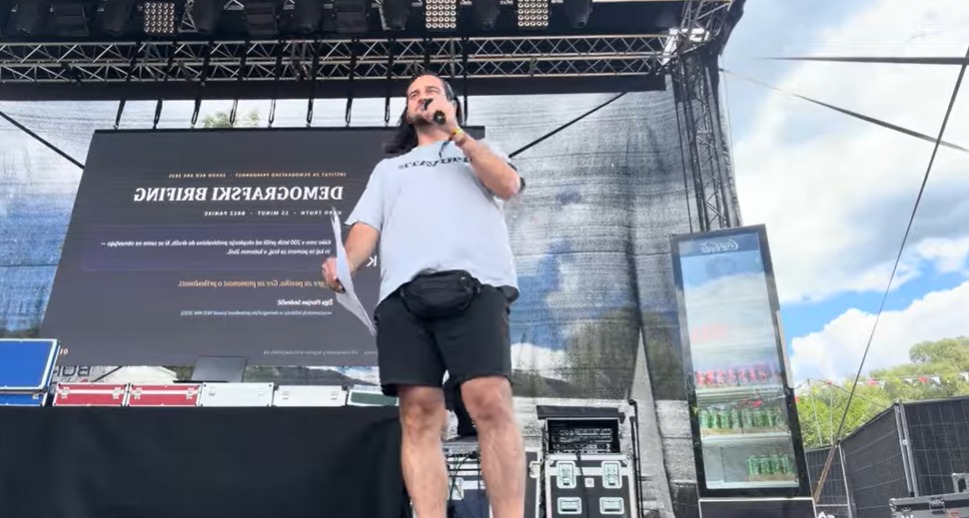 Florjan Žiga Sedevčič predstavlja Demografski brifing na Castle Festivalu