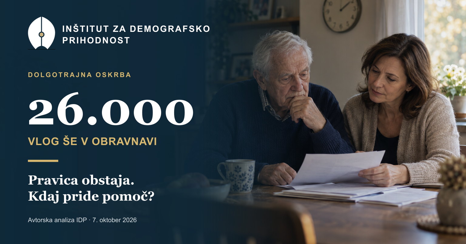Starejši moški in njegova odrasla hči pregledujeta dokumente ob naslovu 26.000 vlog še v obravnavi in uradnem znaku Inštituta za demografsko prihodnost